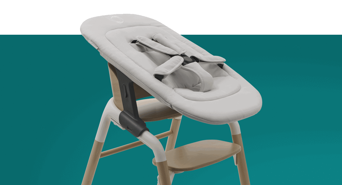 A GIF showcasing various set-ups of the Bugaboo Giraffe chair: with the newborn set, baby set, baby set with harness and tray, and the chair without any accessories.