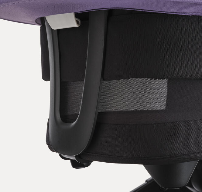 Close up of the Bugaboo Fox 5's carrycot with a breezy panel.